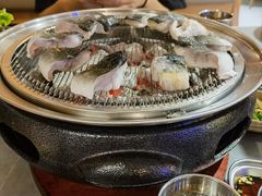 -围炉肉舍•炭烤活鳗•丹东海鲜烤肉(步行街店)