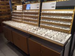 -LOOK眼镜·蔡司依视路配镜(宝山万达店)