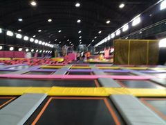 -嘿哟动霸CHUA·新潮玩运动娱乐中心·蹦床滑冰团建乐园