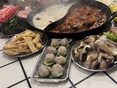 -鹿鸣山草本茶香火锅(园西路店)