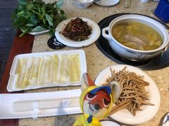 华夏一面-先机泉水鸡汤(南山老君洞店)