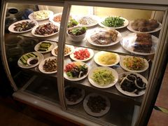 黄瓜沾酱-清真吴记门钉肉饼·喜多利