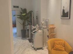 -微笑雨嘉造型护肤