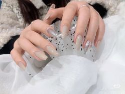 -悦指间美甲美睫