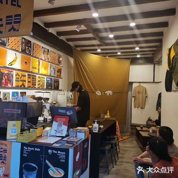 石墙里炸出的一隅艺术之家