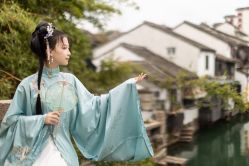 -一揽芳华汉服旗袍体验馆(拙政园店)
