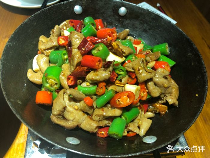 村里村外·湖湘饭铺(常兴店)干锅肥肠图片