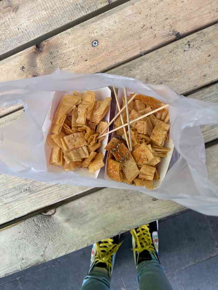 9元「童年炸豆皮」口味偏甜,油炸的非常非常脆