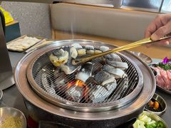 -围炉肉舍•炭烤活鳗•丹东海鲜烤肉(步行街店)