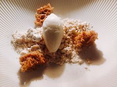 慕斯冻薏米冰淇淋配芝士蛋糕碎-三嚥阁 La Villa Restaurant
