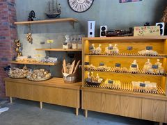 面包甜点陈列柜-啊噗吐呦现场烘焙(麦凯乐店)