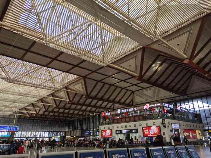 新的很有当地特色不过也弄的和上海一样出口在两端