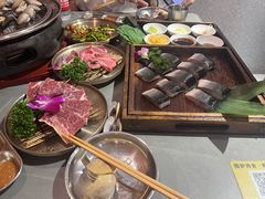 -围炉肉舍•炭烤活鳗•丹东海鲜烤肉(步行街店)