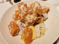 鬼马鲜果虾球-港丽餐厅