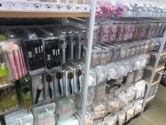 -名创优品(北京新中关购物中心地铁层店)