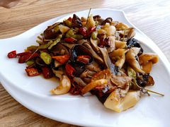 小炒山菌-镜泊湖聚仙楼鱼馆