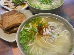 -亮亮面馆(经六路店)