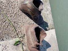 -多瑙河畔鞋履雕塑