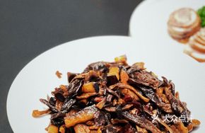 Stir-fried腊肉 with Mushrooms