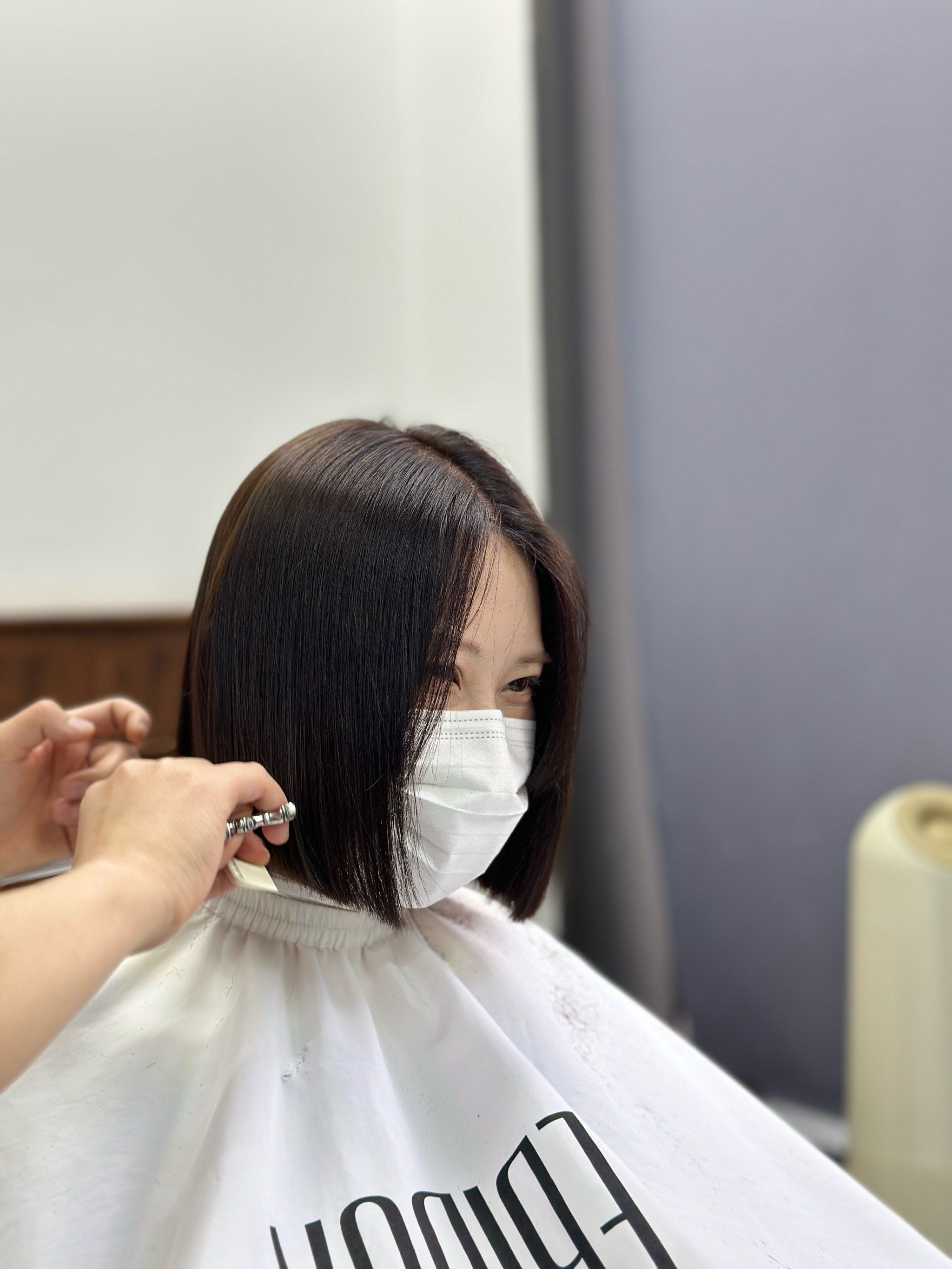 发型师的专注修剪 ✂️