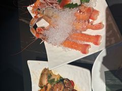 -雍容荟帝王蟹活龙虾展台自助(IFS黑金店)