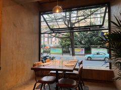 靠窗位-岔巴精酿啤酒餐吧(南屏街店)