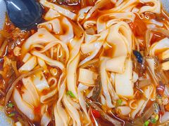 经典酸辣肉沫米粉-呷佬·长沙手工米粉(金沙江路店)