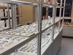 -无奔眼镜·蔡司·依视路授权店(朝阳大悦城店)