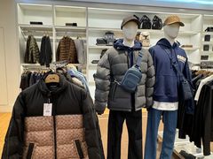 -百年港湾奥特莱斯(香炉礁店)