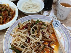 -歹歹的加个面过油肉拌面