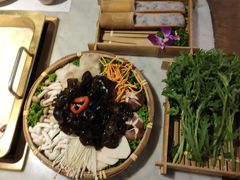 -尚尚仙·酸汤猪手·猪肚鸡火锅(华联万柳购物中心店)