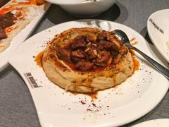 羊里脊配温热鹰嘴豆泥和坚果-Efes Turkish & Mediterranean Cuisine 艾菲斯餐厅(陆家嘴店)