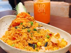 原只菠萝海鲜咸蛋黄炒饭-一沙一城·岩烤牛扒(深圳首店)