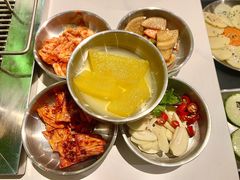 -山野的朋友露营炭火烤肉