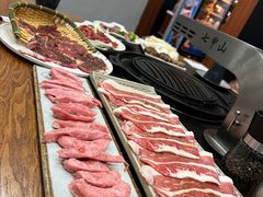 -七甲山烤肉(长白山奇石山珍根艺一条街店)