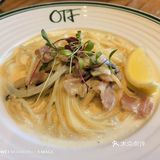 金鼎店没有巴西莓碗，沙拉里最出彩的是烤土豆
