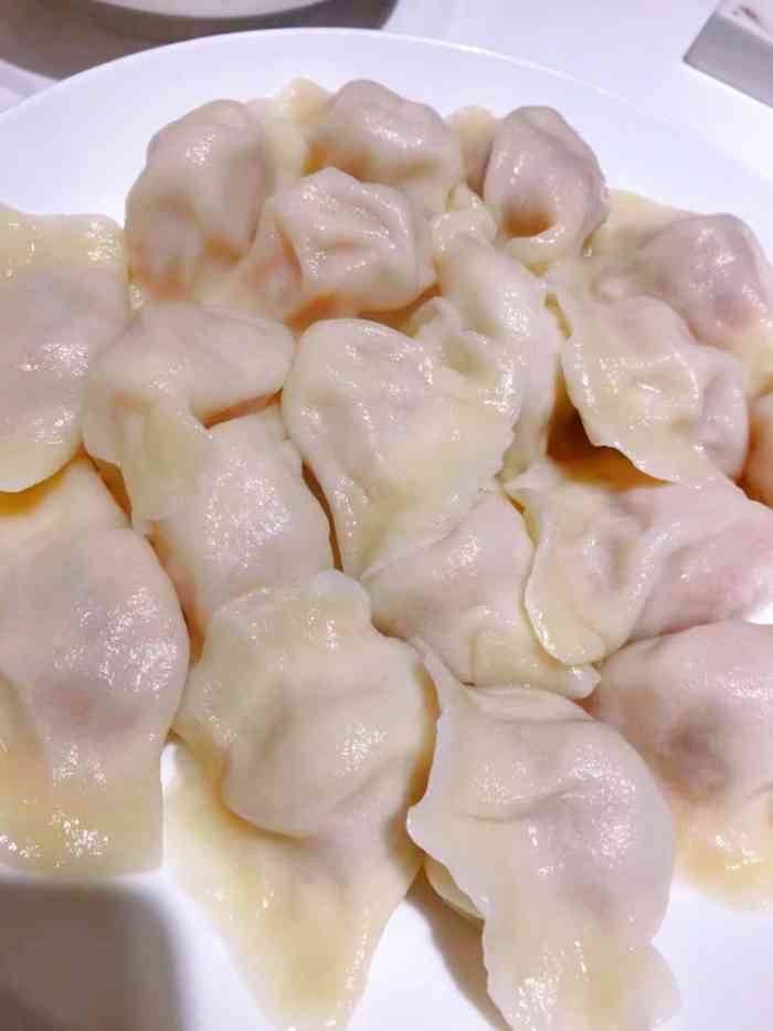 坐椅子才舒服 扫码点餐很方便,选了蒲菜素水饺,在其他地方很少能吃到