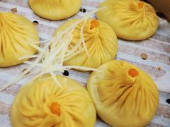 手拆六月黄小笼包-苏小柳点心·手作小笼包(浦东嘉里城分院)