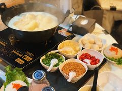 -鲜入围煮花胶鸡海鲜火锅