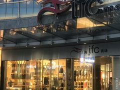 -lululemon(上海浦东IFC店)