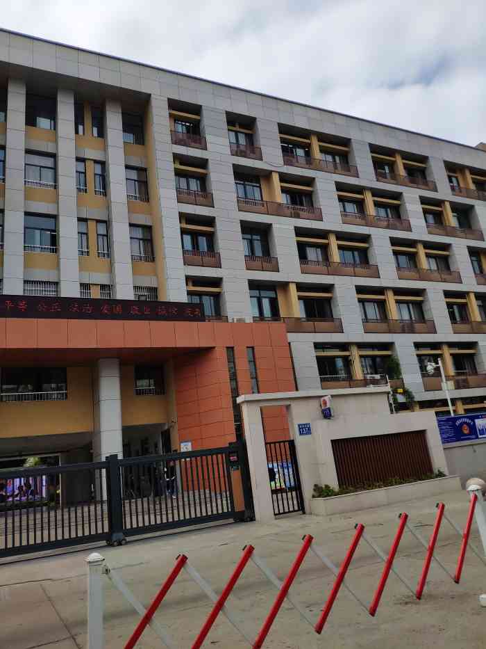 福州格致中学(鼓山校区)-"福州格致中学鼓山校区创办于2003年9月.