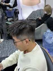 点击看大图 -藤野造型专业烫染接发