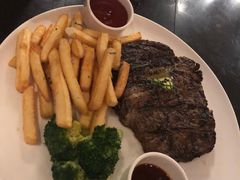 -WOLFGANG PUCK KITCHEN & BAR(迪士尼小镇店)