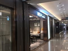 -瑞尔齿科(南京东路名人诊所)