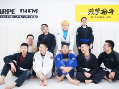 -菠萝格斗巴西柔术训练馆