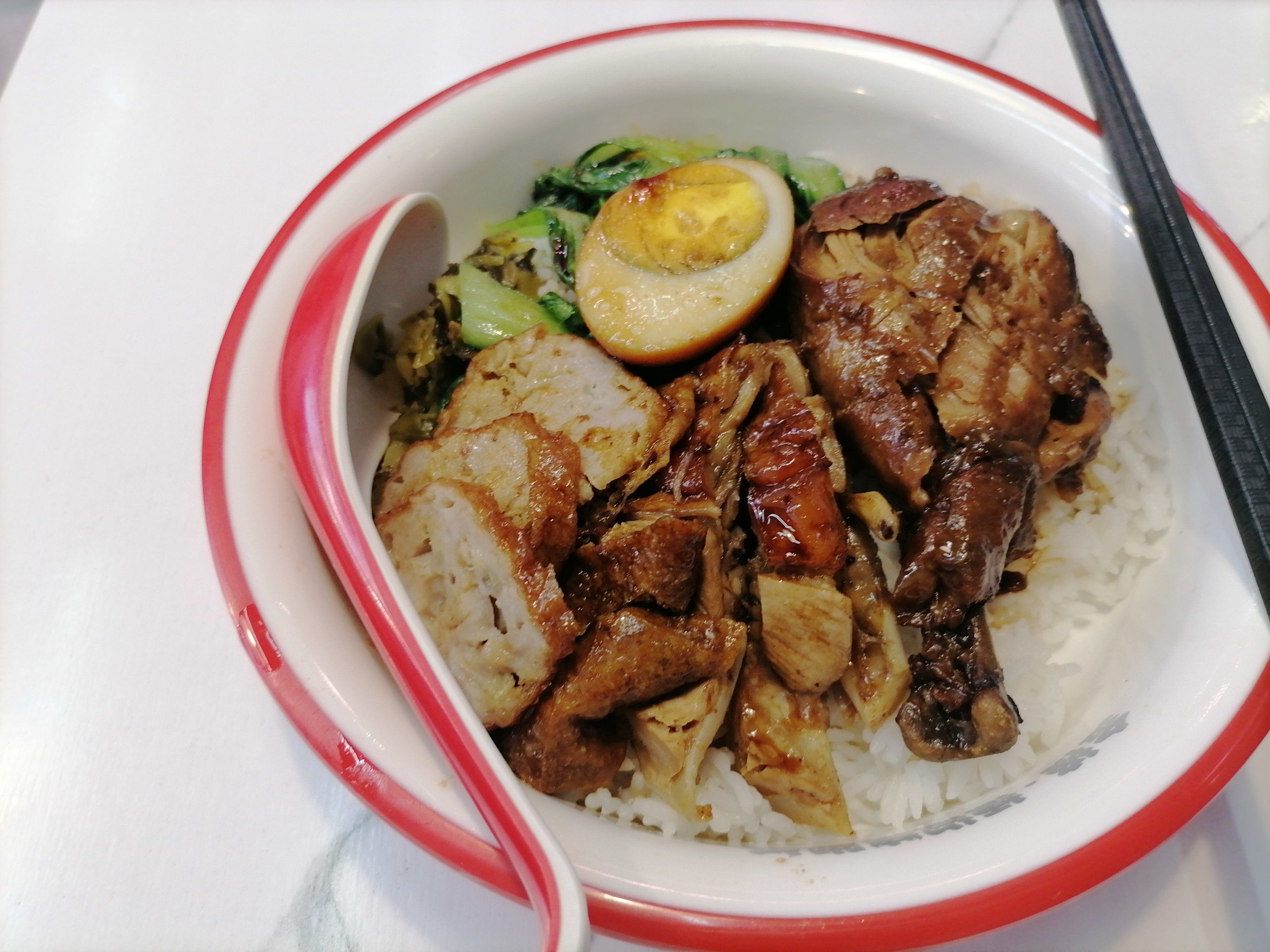 鸡腿肉卷双拼饭