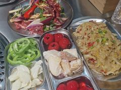 酸菜-马路牙子烧烤音乐酒馆(望京店)
