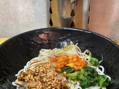 -两勺子一碗口水鸡拌面