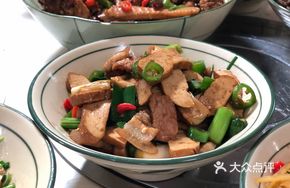 Fried Tofu Cubes with Vegetables