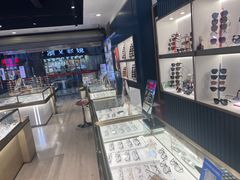 -西南眼镜·蔡司·依视路战略合作店(南街店)